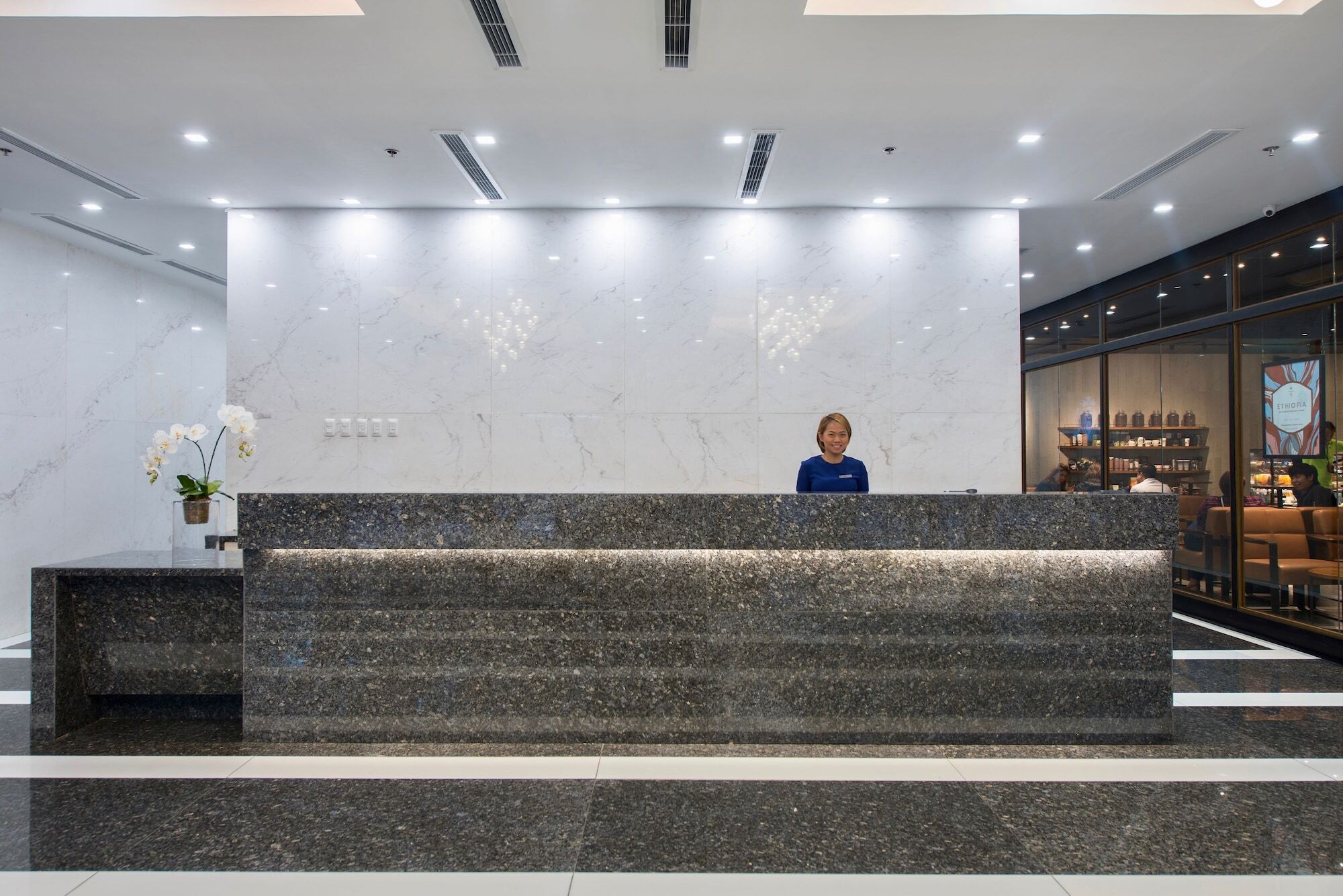 The Sphere Serviced Residences Managed By Hii Makati City Zewnętrze zdjęcie